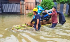 Banjir Kepung Makassar,...