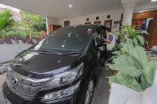 Mobil Toyota Vellfire...