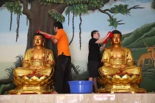 Melihat Ritual Bersih-bersih...