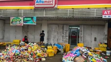 Banjir Landa Alfamart...