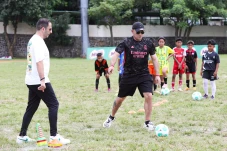 Cristian Gonzales Ajarkan...