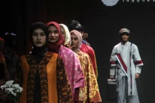 Peragaan Busana dan...