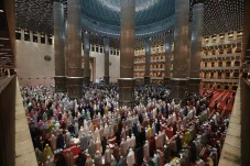 Salat Tarawih Pertama...