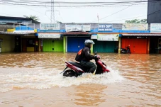 Terendam Banjir, Akses...