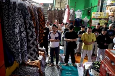 Potret Salat Jumat Perdana...