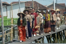 Peragaan Busana Ramah...