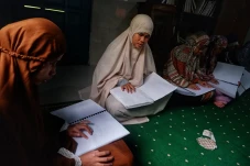 Sentuhan Hati di Bulan...