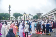 Potret Salat Idul Fitri...