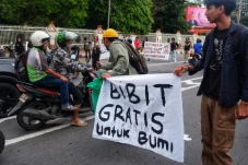 Peringati Hari Bumi,...