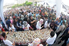 Rekor Makan Soto Semarang...