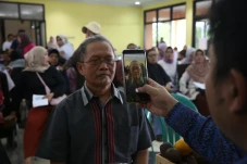 Demi KLG, Warga Lansia...