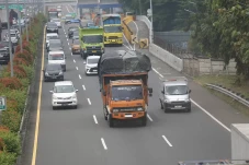 Truk Overload Jadi Sorotan,...