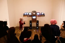 Melihat Pameran Pointing...