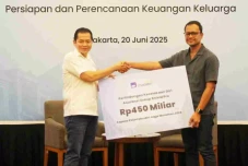 AXA Mandiri Berikan...