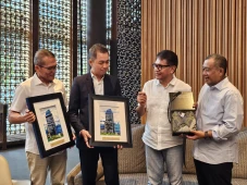 Yayasan Astra dan Lexus...