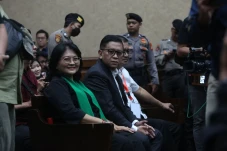 Hasto Kristiyanto Dituntut...