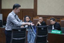 Tom Lembong Dituntut...