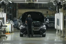 BMW Tingkatkan Produksi...