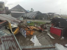 Angin Kencang Terjang...