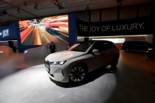 BMW Tampilkan The iX...