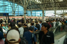 Imbas Gangguan KRL,...