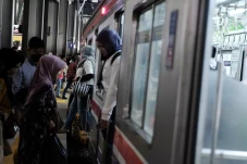 Revitalisasi Stasiun...