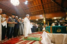 Tiba Dirumah Duka, Jenazah...