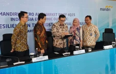 Ekonom Bank Mandiri...