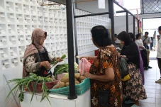 Pasar Kombongan Tampil...