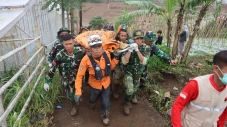 Longsor Bandung Barat,...