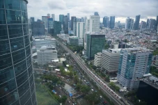 Pengguna LRT Jabodebek...