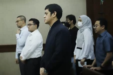 Kerry Adrianto Riza...