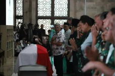 Putra Kedua Pimpin Salat...