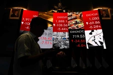 IHSG Ambles 4,57 Persen...