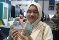Antusias Warga Tukar...