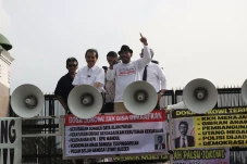 Dipimpin Roy Suryo,...