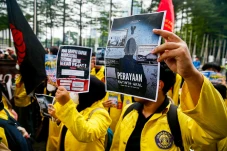 Mahasiswa Demo Hardiknas...