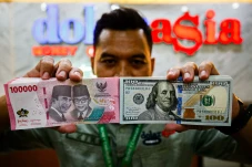 Pengamat Ekonomi: Pelemahan...