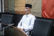 Viral Main Gim dan Merokok...