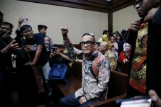 Noel Ebenezer Dituntut...