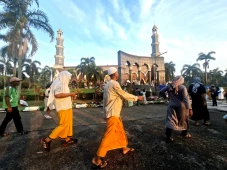 Ribuan Jemaah Laksanakan...