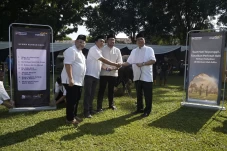 Bank Mandiri Salurkan...