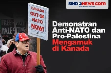 Demonstran Anti-NATO...