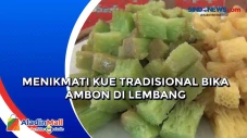 Menikmati Kue Tradisional...