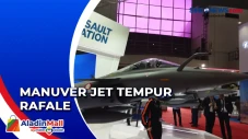 Manuver Jet Tempur Rafale...