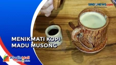 Menikmati Kopi Madu...