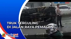 Truk Terguling di Jalan...
