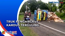 Truk Pengangkut Kardus...