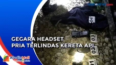 Gunakan Headset, Pria...