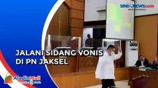 Kuat Maruf Masuki Ruang...